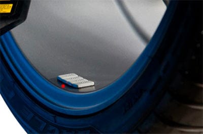 Hofmann 7400L wheel balancer with easy weight